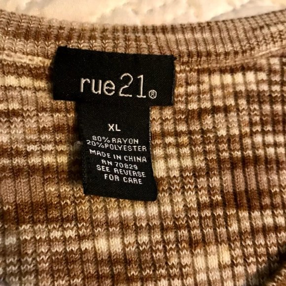 Rue21 V-Neck 3/4 Sleeve Sweater - Picture 2 of 3